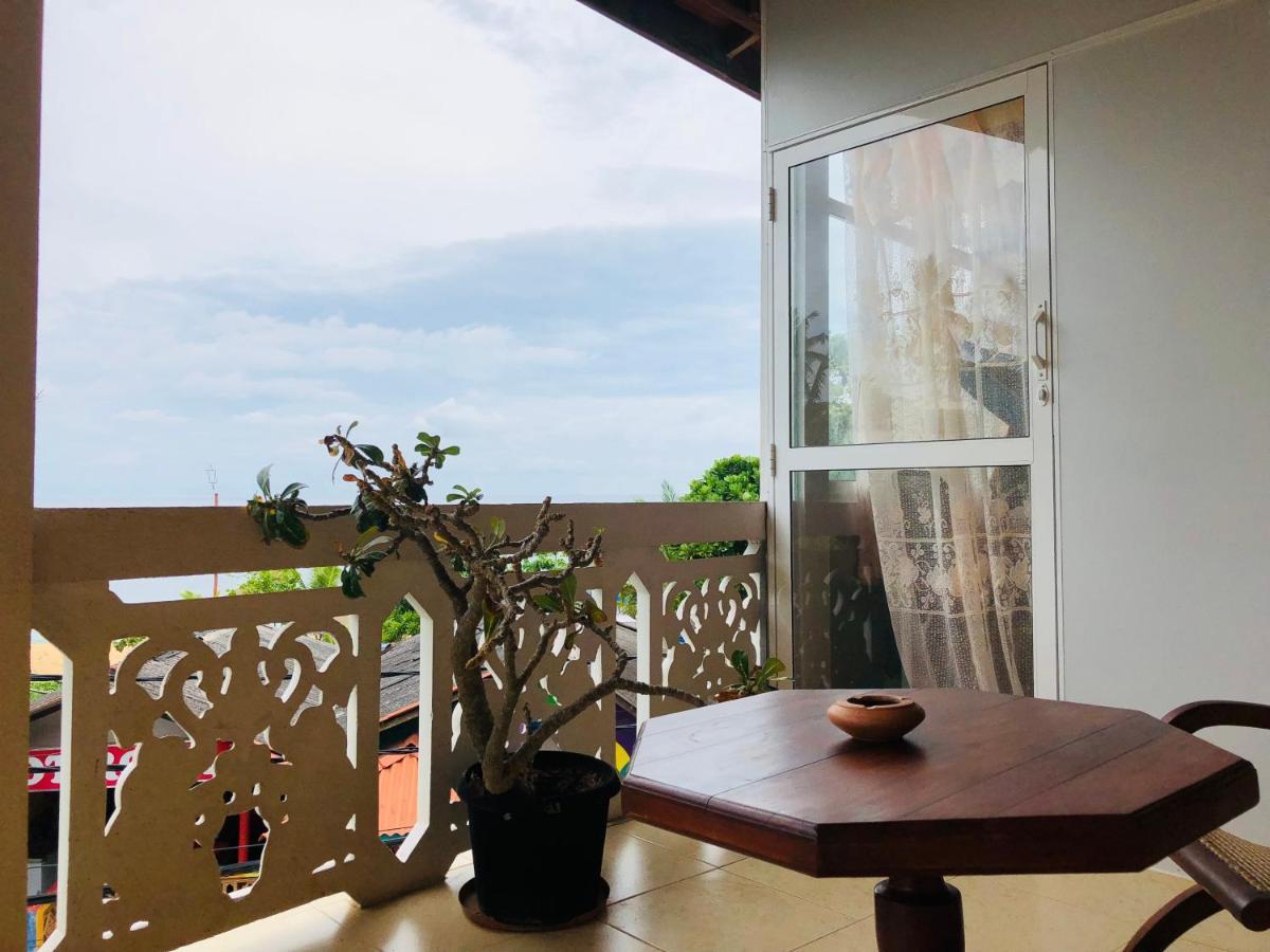 Blue Sea View Bed & Breakfast Unawatuna Exterior photo