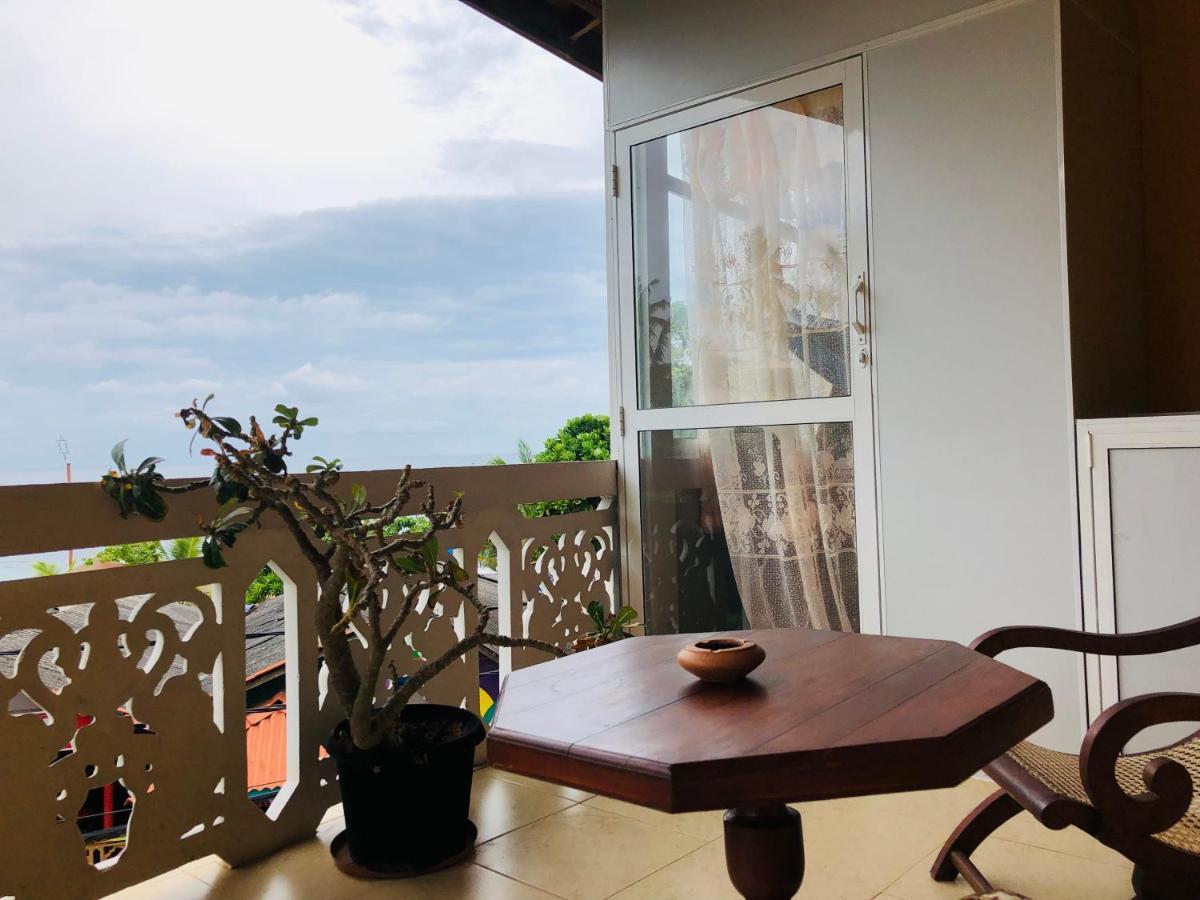 Blue Sea View Bed & Breakfast Unawatuna Exterior photo